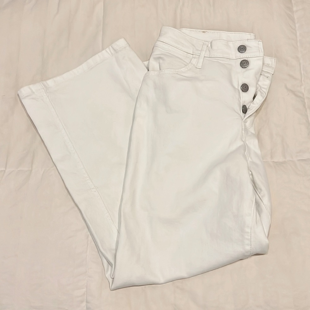 Levi white cropped jeans
